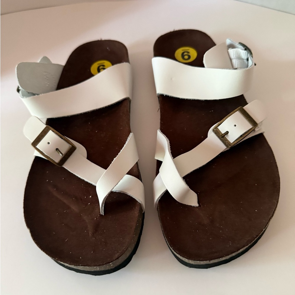 White Mountain White Leather Toe Loop Strappy Sandals Women’s 9 NEW